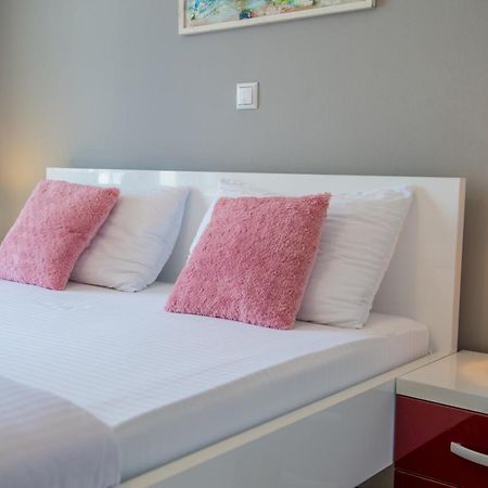 Apartment Light De Luxe - With Old Bridge View โมสตาร์ ภายนอก รูปภาพ