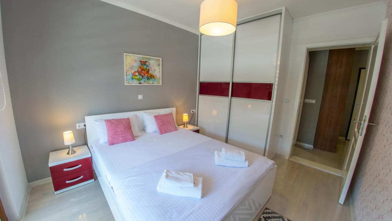 Apartment Light De Luxe - With Old Bridge View โมสตาร์ ภายนอก รูปภาพ